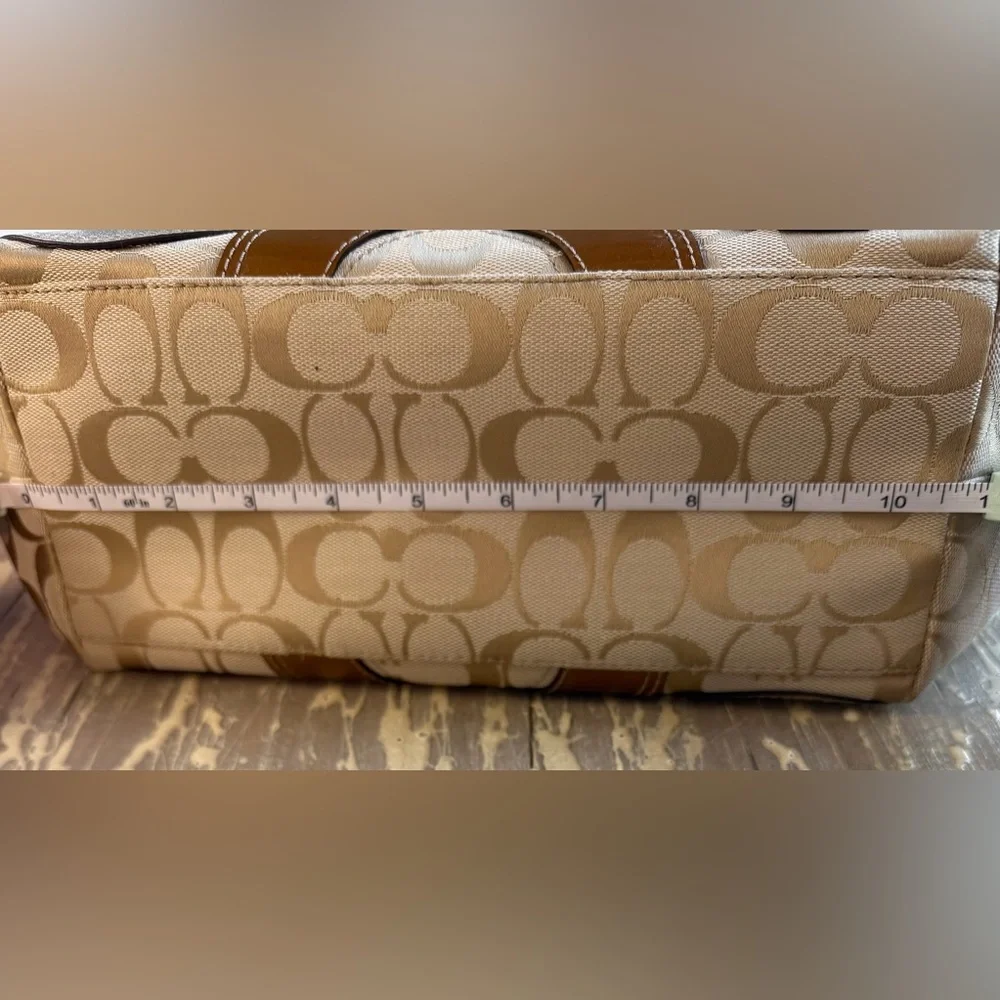 Coach Signature Circle Appliqué Tote in Tan, Metallic Gold & Silver - Picture 6 of 9